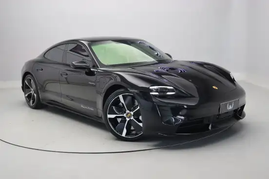 PORSCHE-TAYCAN-2023