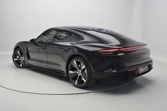 PORSCHE-TAYCAN-2023