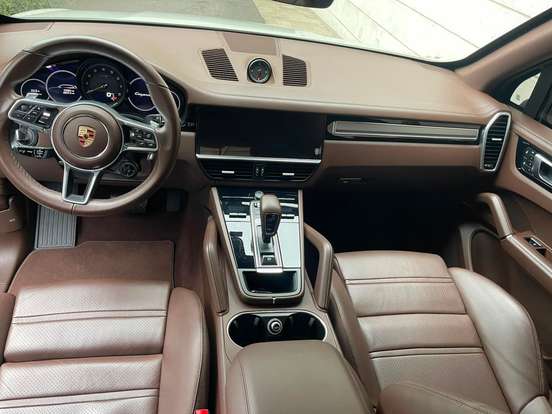 PORSCHE-CAYENNE-2023