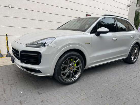 PORSCHE-CAYENNE-2023