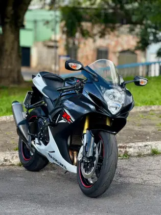 SUZUKI GSX-R750 SUZUKI GSX-R750