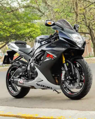 SUZUKI GSX-R750 SUZUKI GSX-R750