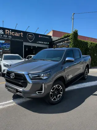 TOYOTA HILUX 2.8 D-4D TURBO DIESEL CD SRV 4X4 AUTOMÁTICO
