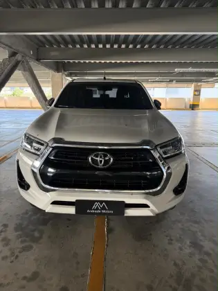 TOYOTA HILUX 2.8 D-4D TURBO DIESEL CD SRV 4X4 AUTOMÁTICO TOYOTA HILUX 2.8 D-4D TURBO DIESEL CD SRV 4X4 AUTOMÁTICO