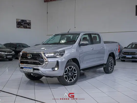 TOYOTA HILUX 2.8 D-4D TURBO DIESEL CD SRX 4X4 AUTOMÁTICO TOYOTA HILUX 2.8 D-4D TURBO DIESEL CD SRX 4X4 AUTOMÁTICO