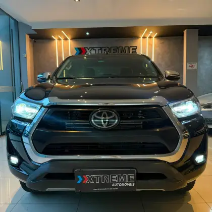 TOYOTA HILUX 2.8 D-4D TURBO DIESEL CD SRX 4X4 AUTOMÁTICO TOYOTA HILUX 2.8 D-4D TURBO DIESEL CD SRX 4X4 AUTOMÁTICO