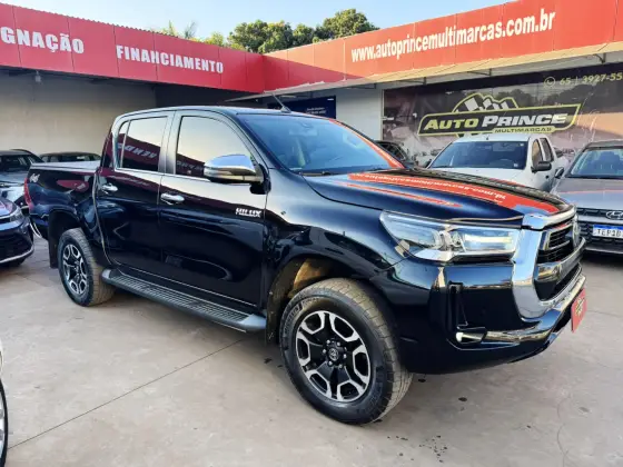 TOYOTA HILUX 2.8 D-4D TURBO DIESEL CD SRX 4X4 AUTOMÁTICO TOYOTA HILUX 2.8 D-4D TURBO DIESEL CD SRX 4X4 AUTOMÁTICO