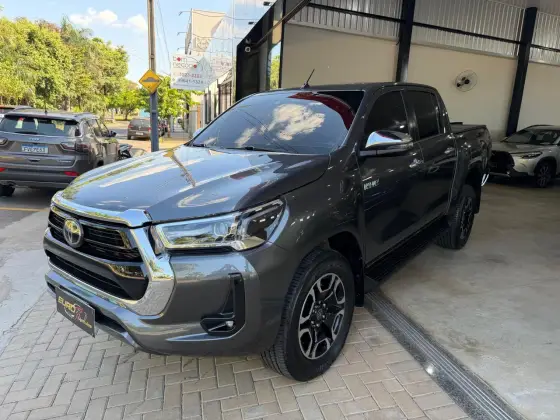 TOYOTA HILUX 2.8 D-4D TURBO DIESEL CD SRX 4X4 AUTOMÁTICO TOYOTA HILUX 2.8 D-4D TURBO DIESEL CD SRX 4X4 AUTOMÁTICO