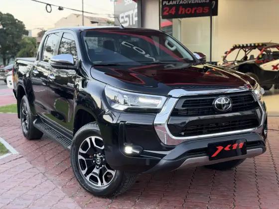 TOYOTA HILUX 2.8 D-4D TURBO DIESEL CD SRX 4X4 AUTOMÁTICO TOYOTA HILUX 2.8 D-4D TURBO DIESEL CD SRX 4X4 AUTOMÁTICO