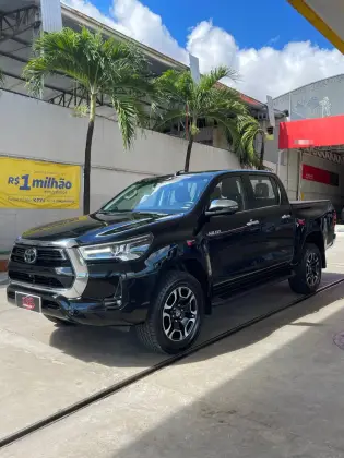 TOYOTA HILUX 2.8 D-4D TURBO DIESEL CD SRX 4X4 AUTOMÁTICO TOYOTA HILUX 2.8 D-4D TURBO DIESEL CD SRX 4X4 AUTOMÁTICO