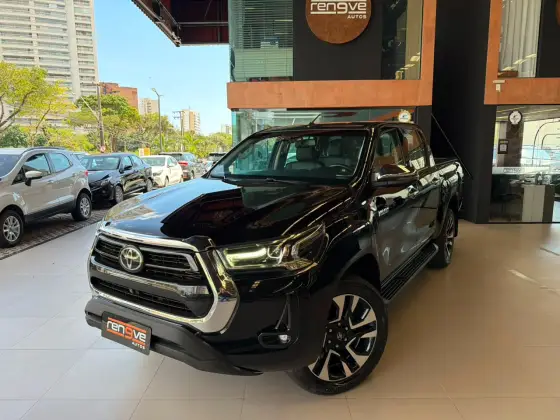 TOYOTA HILUX 2.8 D-4D TURBO DIESEL CD SRX LIMITED 4X4 AUTOMÁTICO TOYOTA HILUX 2.8 D-4D TURBO DIESEL CD SRX LIMITED 4X4 AUTOMÁTICO