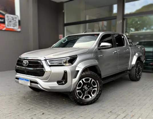 TOYOTA HILUX 2.8 D-4D TURBO DIESEL CD SRX PLUS 4X4 AUTOMÁTICO TOYOTA HILUX 2.8 D-4D TURBO DIESEL CD SRX PLUS 4X4 AUTOMÁTICO