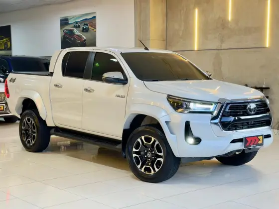 TOYOTA HILUX 2.8 D-4D TURBO DIESEL CD SRX PLUS 4X4 AUTOMÁTICO TOYOTA HILUX 2.8 D-4D TURBO DIESEL CD SRX PLUS 4X4 AUTOMÁTICO
