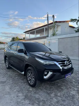 TOYOTA HILUX 2.8 SRX 4X4 CD 16V DIESEL 4P AUTOMÁTICO TOYOTA HILUX 2.8 SRX 4X4 CD 16V DIESEL 4P AUTOMÁTICO
