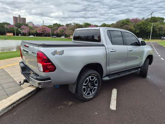 TOYOTA-HILUX-2023