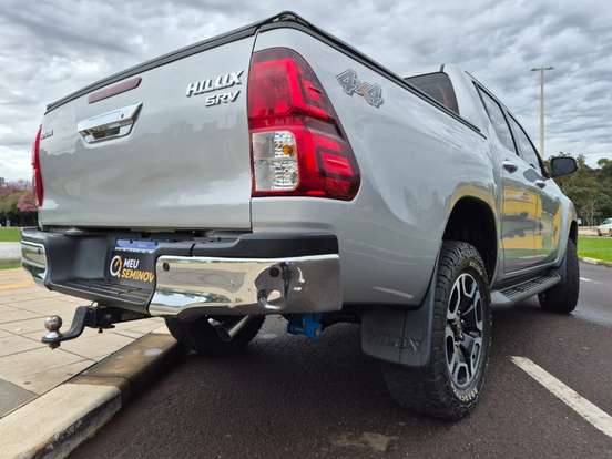 TOYOTA-HILUX-2023