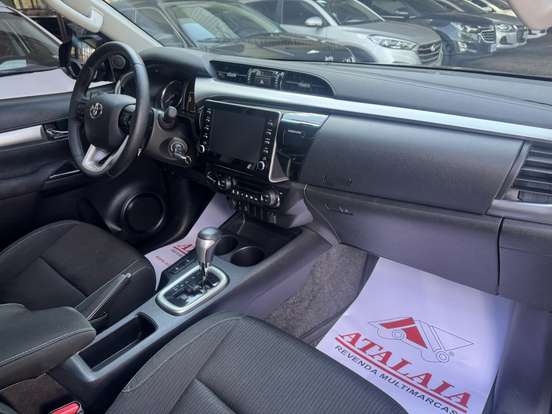 TOYOTA-HILUX-2.8 D-4D TURBO DIESEL CD SR 4X4 AUTOMÁTICO TOYOTA-HILUX-2022