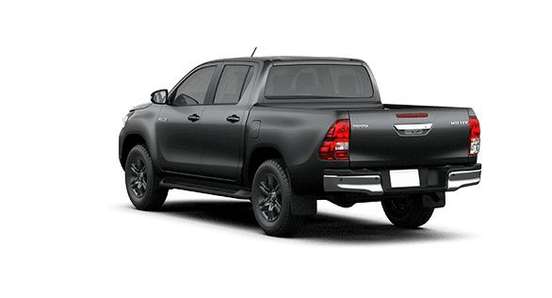 TOYOTA-HILUX-2025
