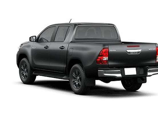 TOYOTA-HILUX-2.8 D-4D TURBO DIESEL CD SR 4X4 AUTOMÁTICO TOYOTA-HILUX-2025