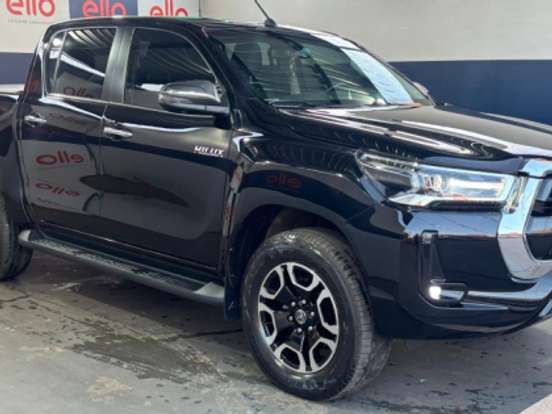 TOYOTA-HILUX-2.8 D-4D TURBO DIESEL CD SRX 4X4 AUTOMÁTICO TOYOTA-HILUX-2023