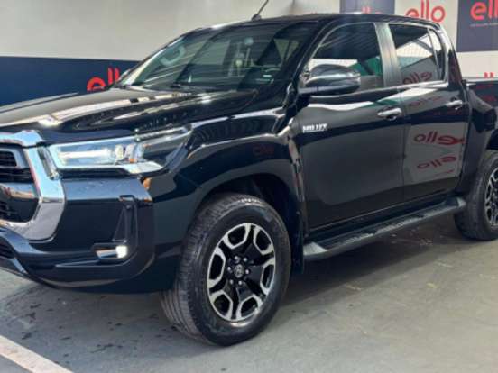TOYOTA-HILUX-2.8 D-4D TURBO DIESEL CD SRX 4X4 AUTOMÁTICO TOYOTA-HILUX-2023