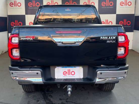 TOYOTA-HILUX-2.8 D-4D TURBO DIESEL CD SRX 4X4 AUTOMÁTICO TOYOTA-HILUX-2023