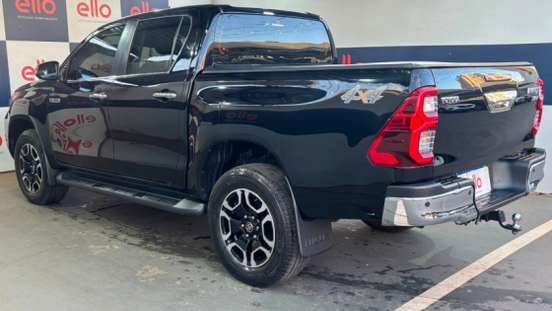 TOYOTA-HILUX-2.8 D-4D TURBO DIESEL CD SRX 4X4 AUTOMÁTICO TOYOTA-HILUX-2023