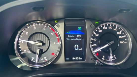 TOYOTA-HILUX-2023