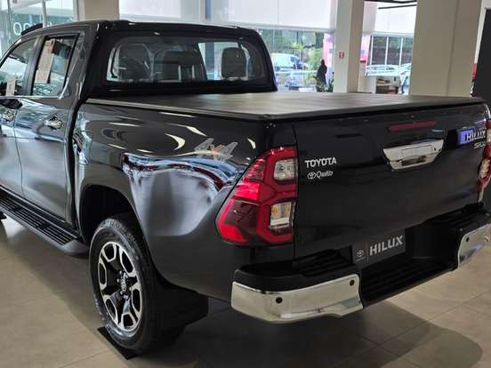 TOYOTA-HILUX-2.8 D-4D TURBO DIESEL CD SRX 4X4 AUTOMÁTICO TOYOTA-HILUX-2026