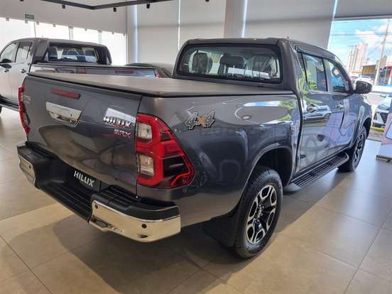 TOYOTA-HILUX-2.8 D-4D TURBO DIESEL CD SRX 4X4 AUTOMÁTICO TOYOTA-HILUX-2025