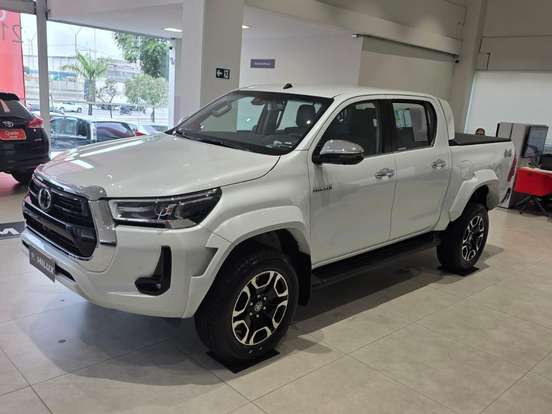 TOYOTA-HILUX-2.8 D-4D TURBO DIESEL CD SRX PLUS 4X4 AUTOMÁTICO TOYOTA-HILUX-2026