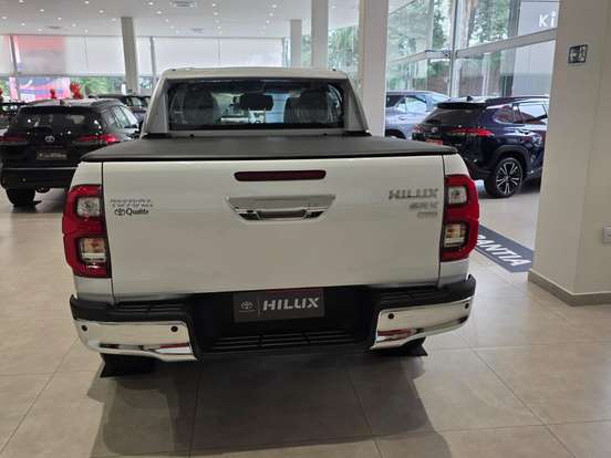 TOYOTA-HILUX-2.8 D-4D TURBO DIESEL CD SRX PLUS 4X4 AUTOMÁTICO TOYOTA-HILUX-2026