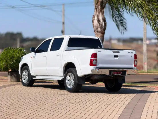 TOYOTA-HILUX-2013
