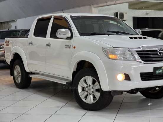 TOYOTA-HILUX-2015