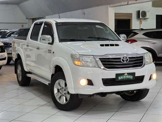 TOYOTA-HILUX-2015
