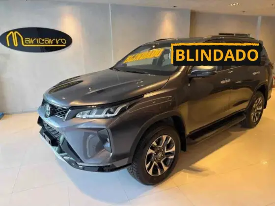 TOYOTA HILUX SW4 2.8 D-4D TURBO DIESEL DIAMOND 7L 4X4 AUTOMÁTICO