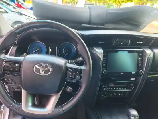 TOYOTA-HILUX SW4-2.8 D-4D TURBO DIESEL DIAMOND 7L 4X4 AUTOMÁTICO TOYOTA-HILUX SW4-2021