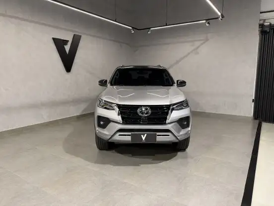 TOYOTA-HILUX SW4-2022