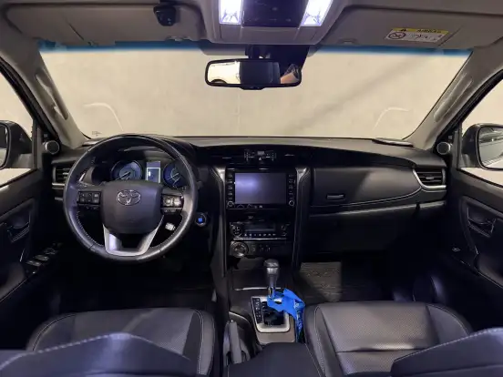 TOYOTA-HILUX SW4-2022