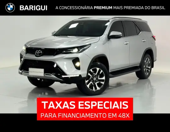 TOYOTA HILUX SW4 2.8 D-4D TURBO DIESEL SRX PLATINUM 7L 4X4 AUTOMÁTICO TOYOTA HILUX SW4 2.8 D-4D TURBO DIESEL SRX PLATINUM 7L 4X4 AUTOMÁTICO