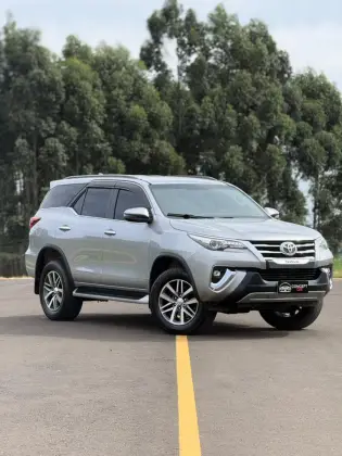 TOYOTA HILUX SW4 2.8 SRX 4X4 16V TURBO INTERCOOLER DIESEL 4P AUTOMÁTICO TOYOTA HILUX SW4 2.8 SRX 4X4 16V TURBO INTERCOOLER DIESEL 4P AUTOMÁTICO