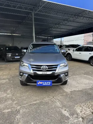 TOYOTA HILUX SW4 2.8 SRX 4X4 7 LUGARES 16V TURBO INTERCOOLER DIESEL 4P AUTOMÁTICO TOYOTA HILUX SW4 2.8 SRX 4X4 7 LUGARES 16V TURBO INTERCOOLER DIESEL 4P AUTOMÁTICO