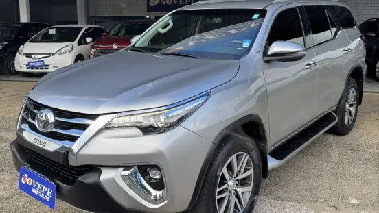 TOYOTA-HILUX SW4-2.8 SRX 4X4 7 LUGARES 16V TURBO INTERCOOLER DIESEL 4P AUTOMÁTICO TOYOTA-HILUX SW4-2019