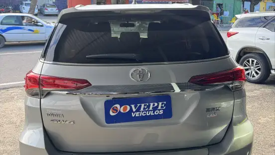 TOYOTA-HILUX SW4-2.8 SRX 4X4 7 LUGARES 16V TURBO INTERCOOLER DIESEL 4P AUTOMÁTICO TOYOTA-HILUX SW4-2019