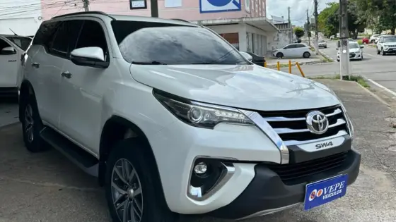 TOYOTA HILUX SW4 2.8 SRX 4X4 7 LUGARES 16V TURBO INTERCOOLER DIESEL 4P AUTOMÁTICO TOYOTA HILUX SW4 2.8 SRX 4X4 7 LUGARES 16V TURBO INTERCOOLER DIESEL 4P AUTOMÁTICO