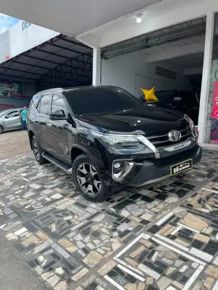TOYOTA HILUX SW4 2.8 SRX DIAMOND 4X4 7 LUGARES 16V TURBO INTERCOOLER DIESEL 4P AUTOMÁTICO TOYOTA HILUX SW4 2.8 SRX DIAMOND 4X4 7 LUGARES 16V TURBO INTERCOOLER DIESEL 4P AUTOMÁTICO