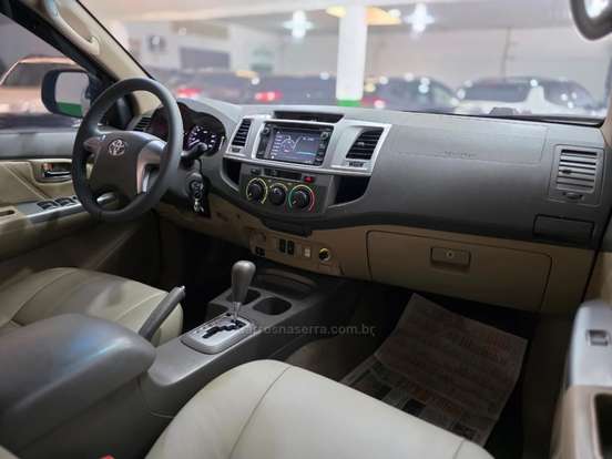 TOYOTA-HILUX SW4-2013