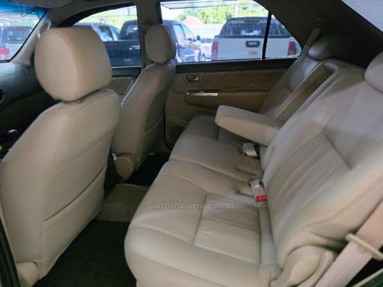 TOYOTA-HILUX SW4-2013