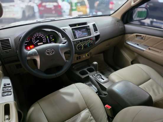 TOYOTA-HILUX SW4-2013