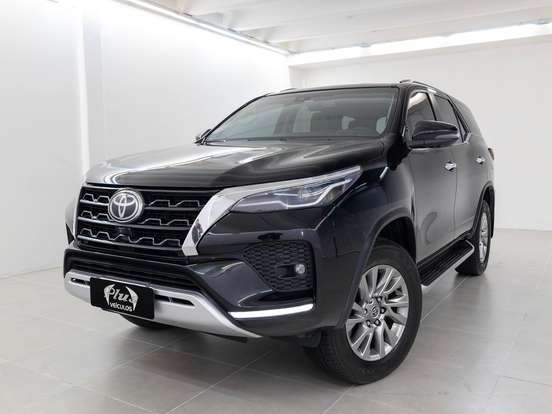 TOYOTA-HILUX SW4-2.8 D-4D TURBO DIESEL SRX 4X4 AUTOMÁTICO TOYOTA-HILUX SW4-2022
